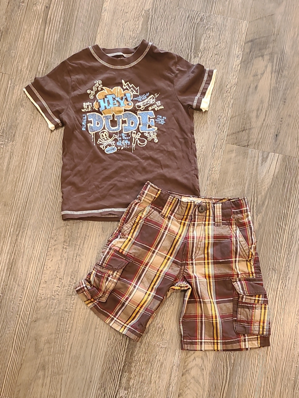 Brown "Hey Dude" Graphic Tee & Plaid Cargo Shorts Set Size 5